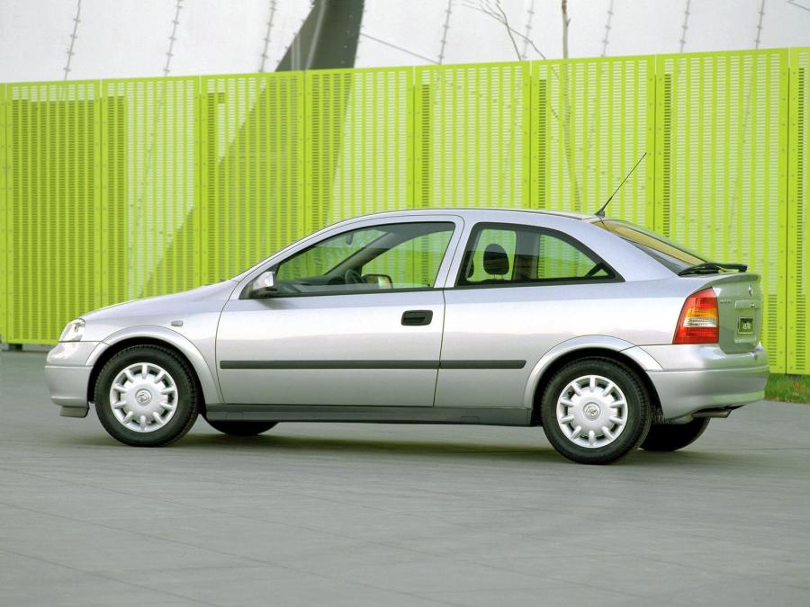  Holden Astra 3-Door 1998 года  (фото 2 из 6)